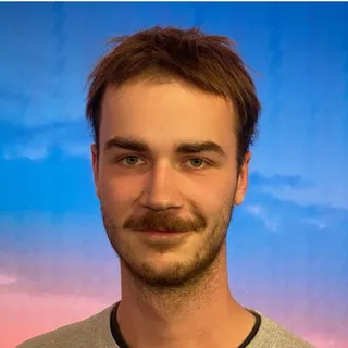 Theo, Lehrer für Schlagzeug an der Stage Ahead Musikschule Wiesbaden